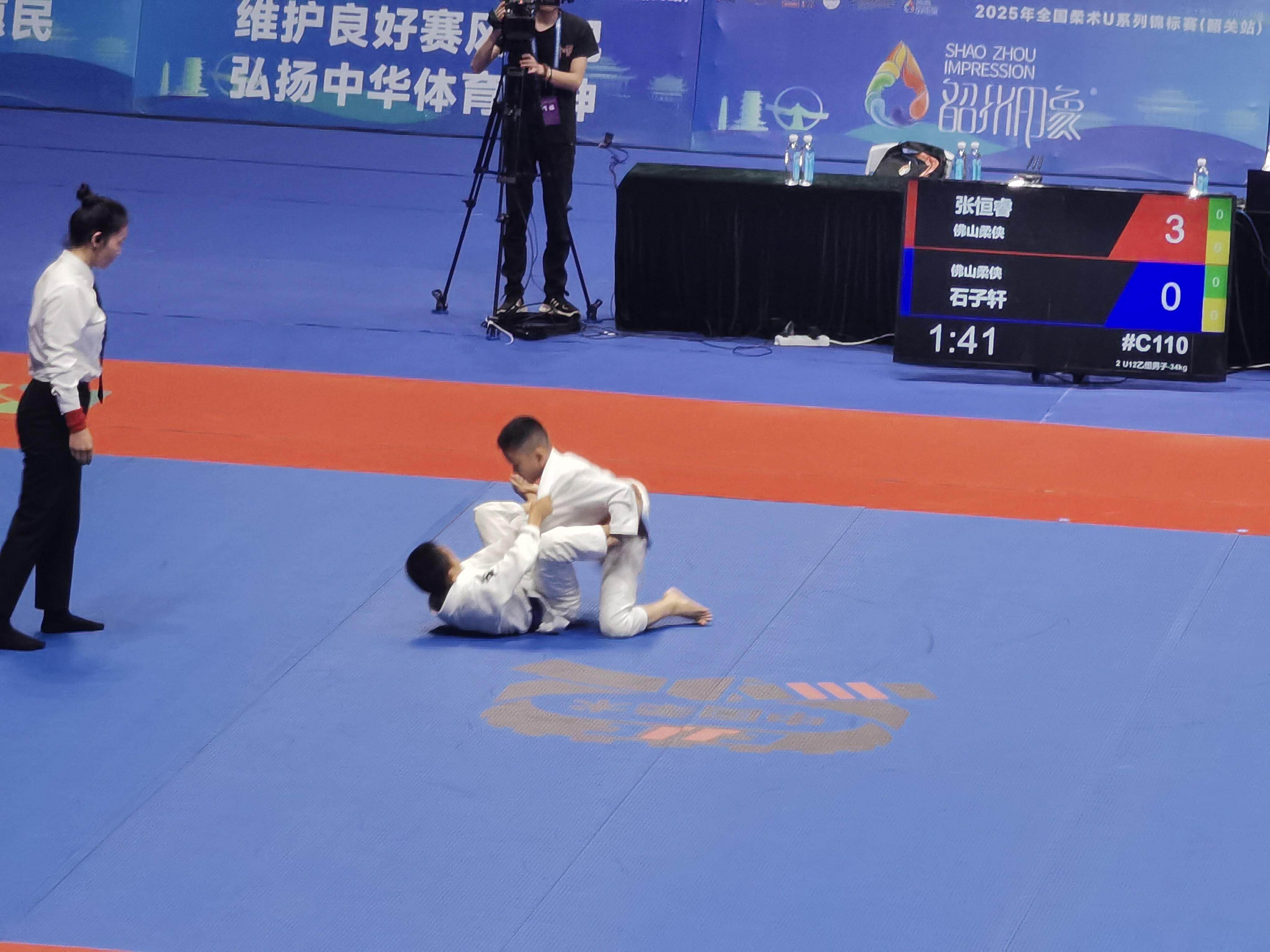关于柔道公开赛上演强强对话，江汉犀牛队翻盘蓬莱飞鹰队，战术调整见效；定海神针仍在的信息-爱游戏官方入口
